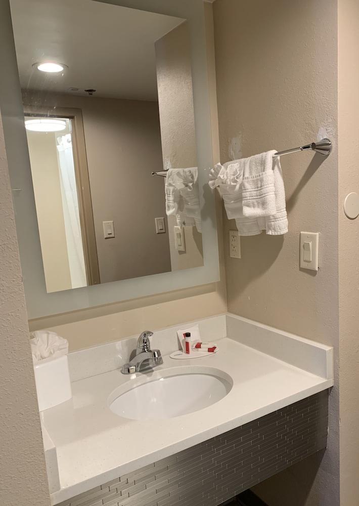 Days Inn By Wyndham Horsham Philadelphia Bagian luar foto