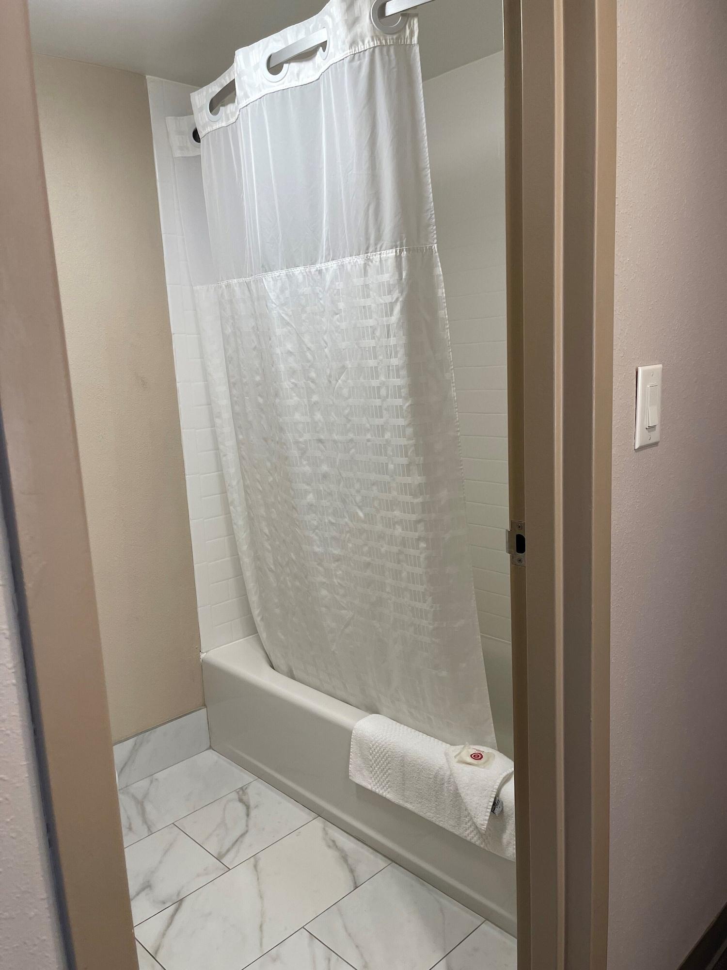 Days Inn By Wyndham Horsham Philadelphia Bagian luar foto
