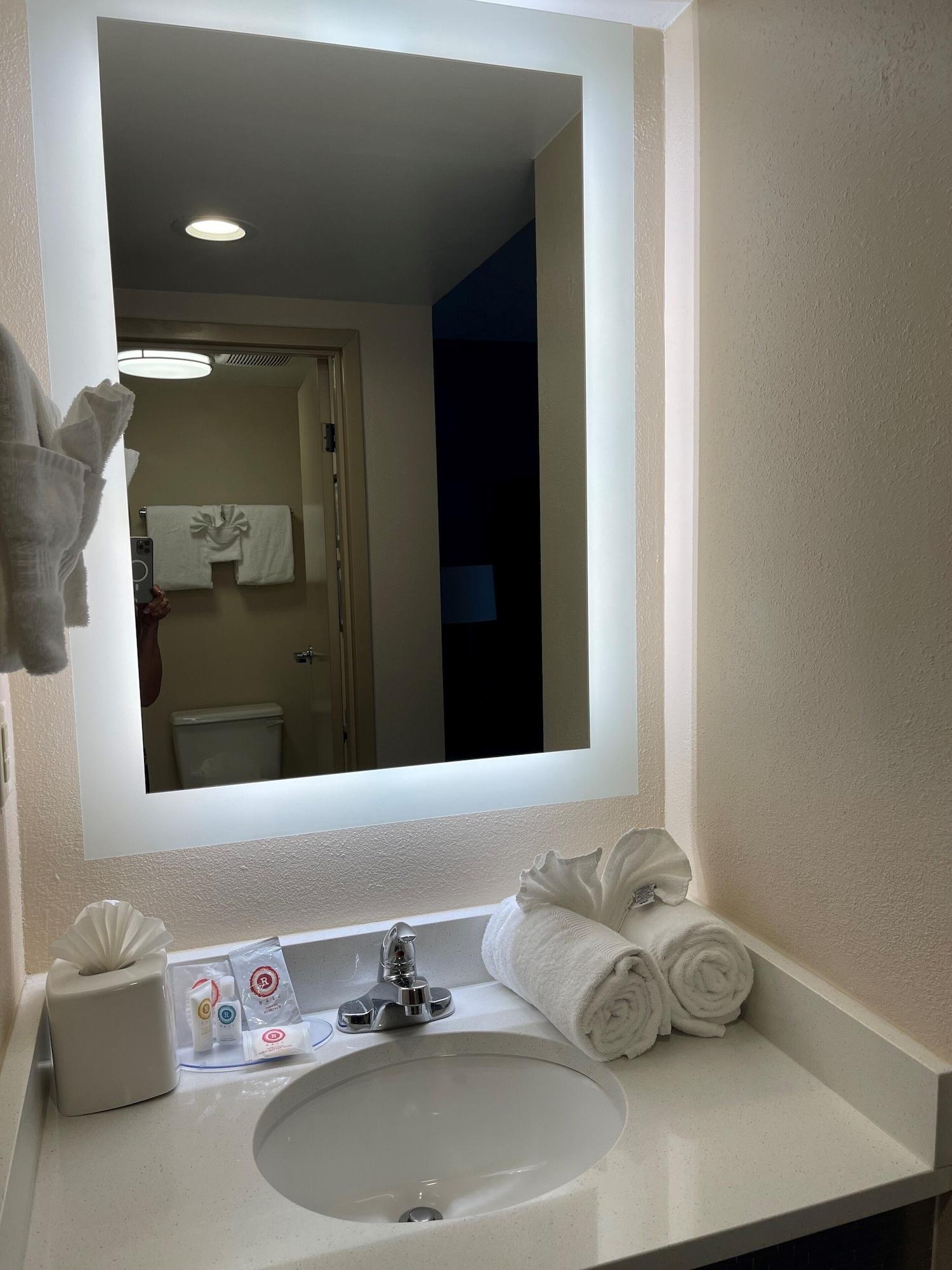 Days Inn By Wyndham Horsham Philadelphia Bagian luar foto