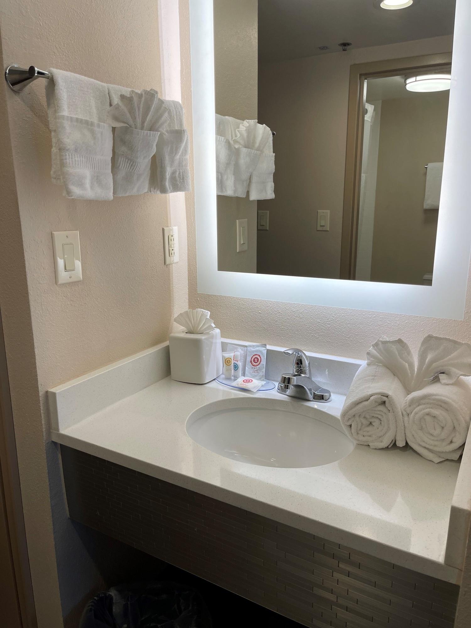 Days Inn By Wyndham Horsham Philadelphia Bagian luar foto