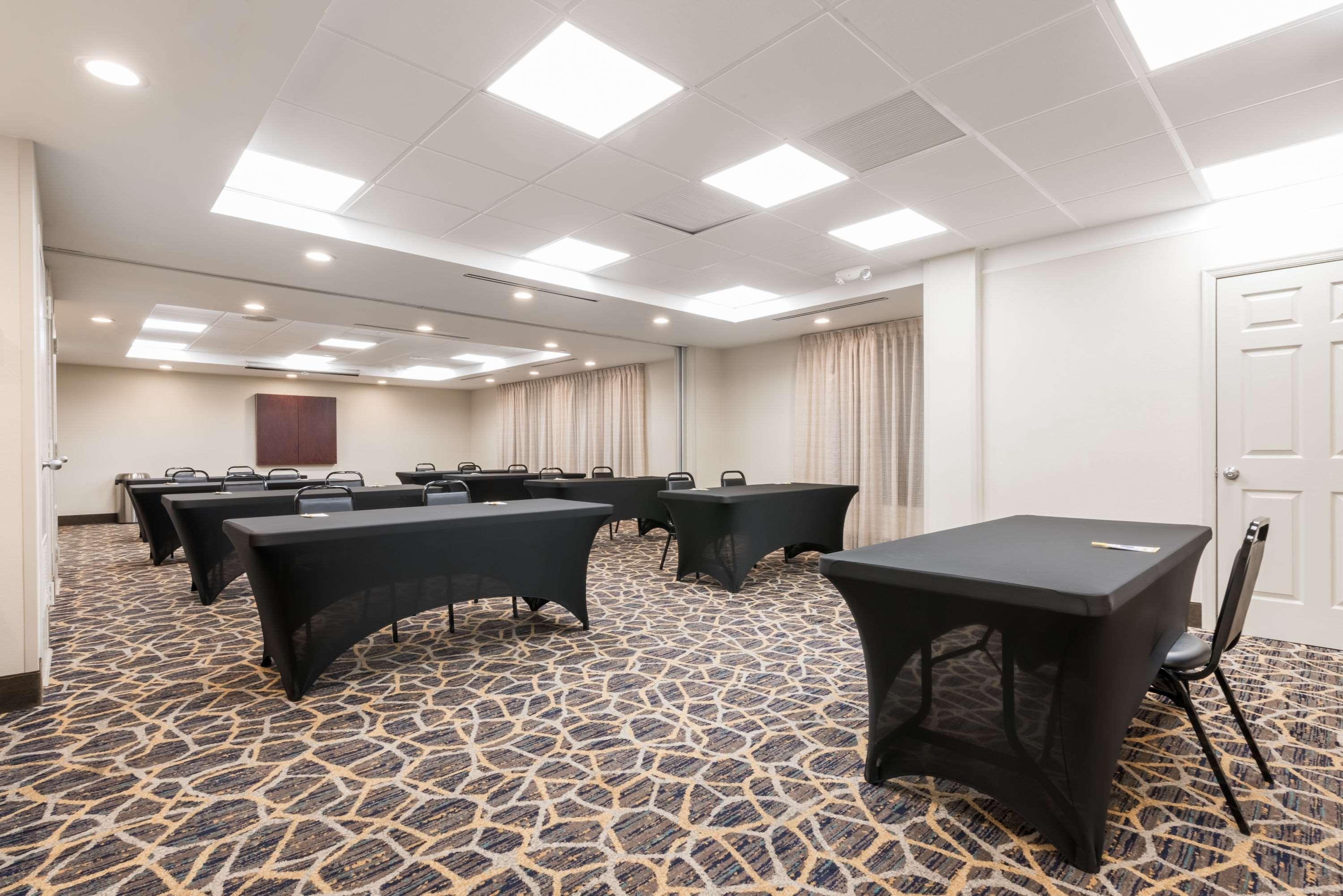Days Inn By Wyndham Horsham Philadelphia Bagian luar foto