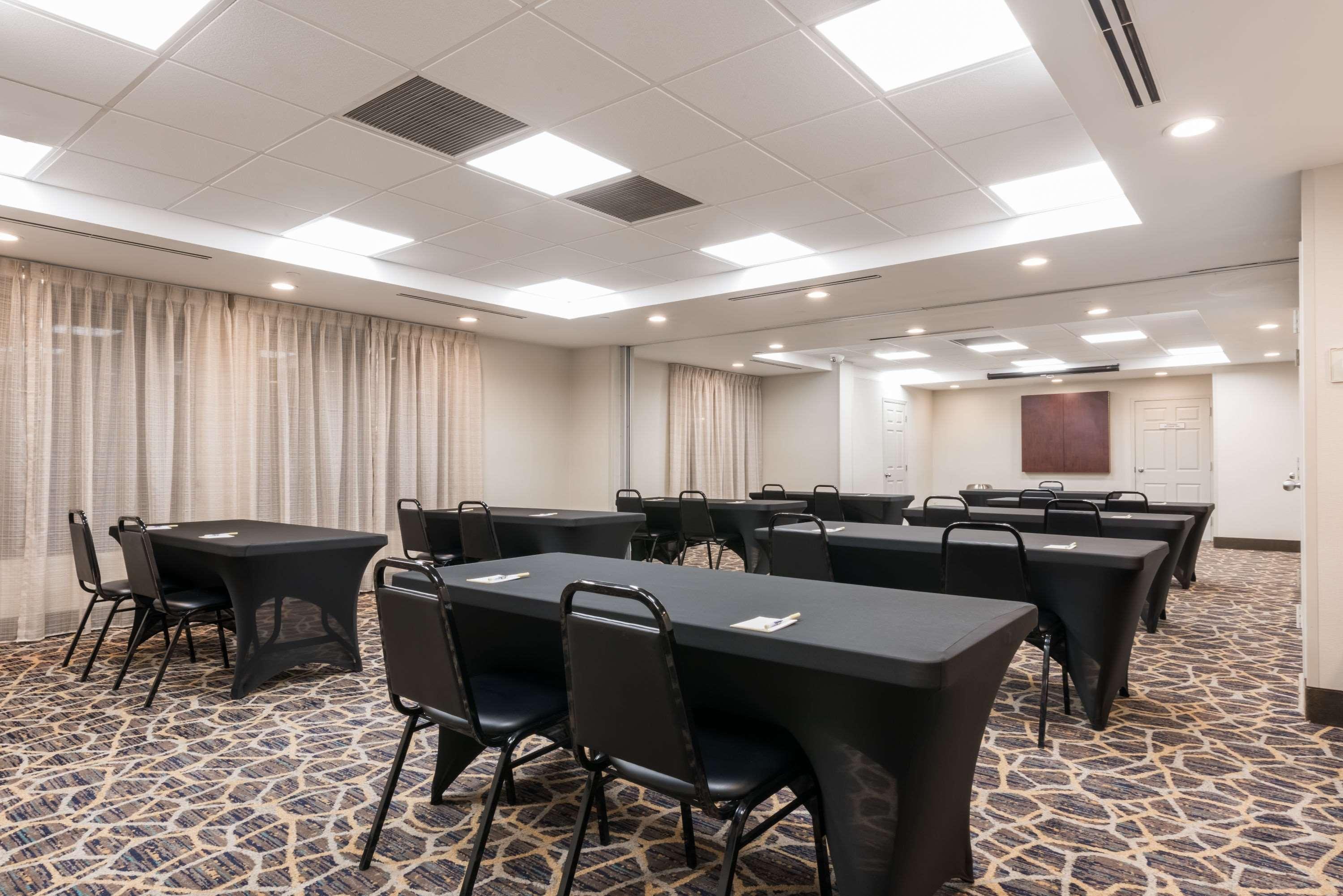 Days Inn By Wyndham Horsham Philadelphia Bagian luar foto