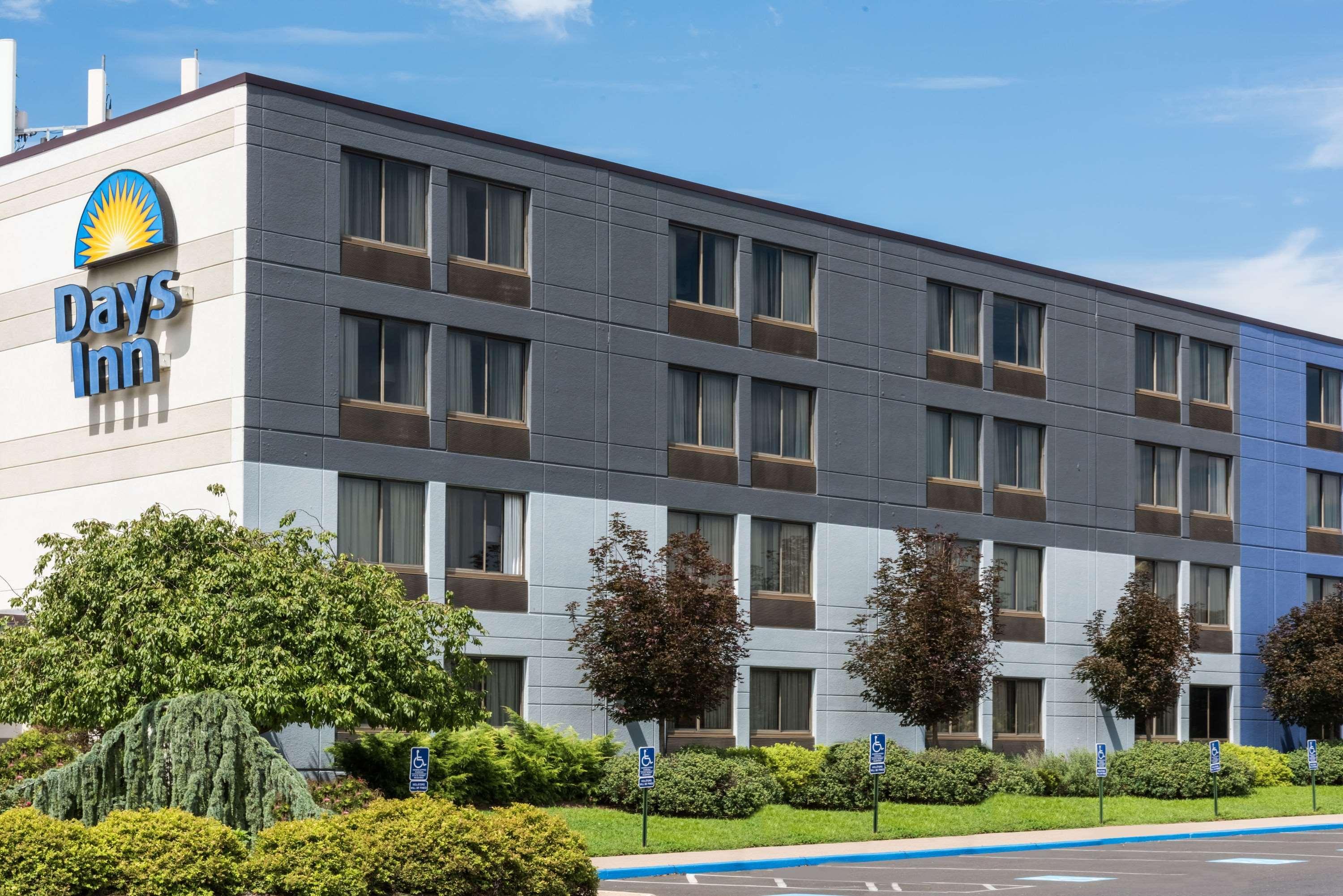 Days Inn By Wyndham Horsham Philadelphia Bagian luar foto