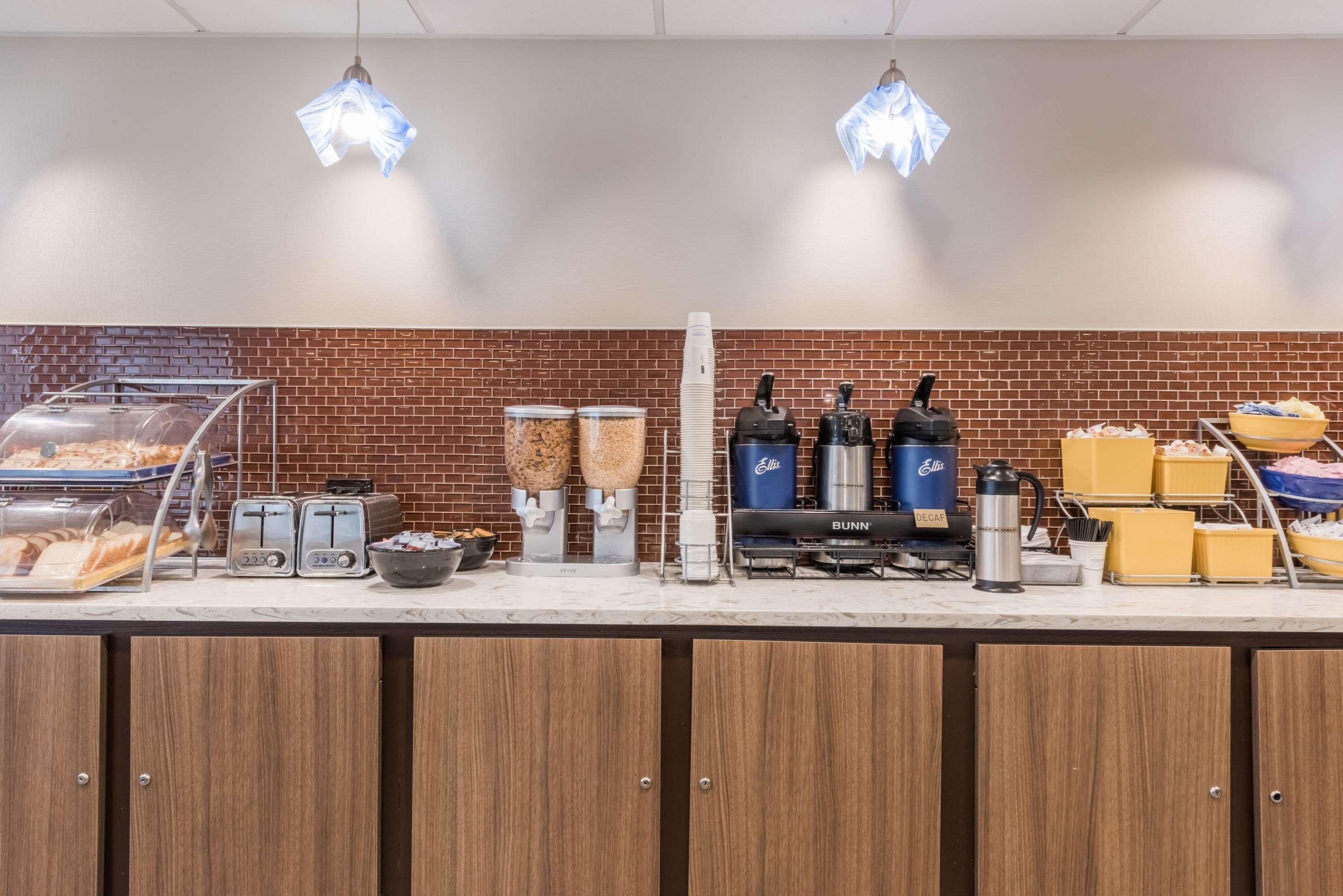 Days Inn By Wyndham Horsham Philadelphia Bagian luar foto