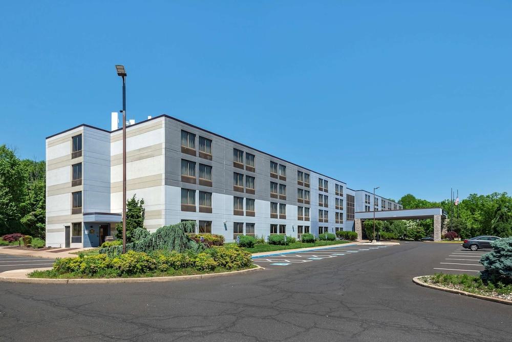 Days Inn By Wyndham Horsham Philadelphia Bagian luar foto