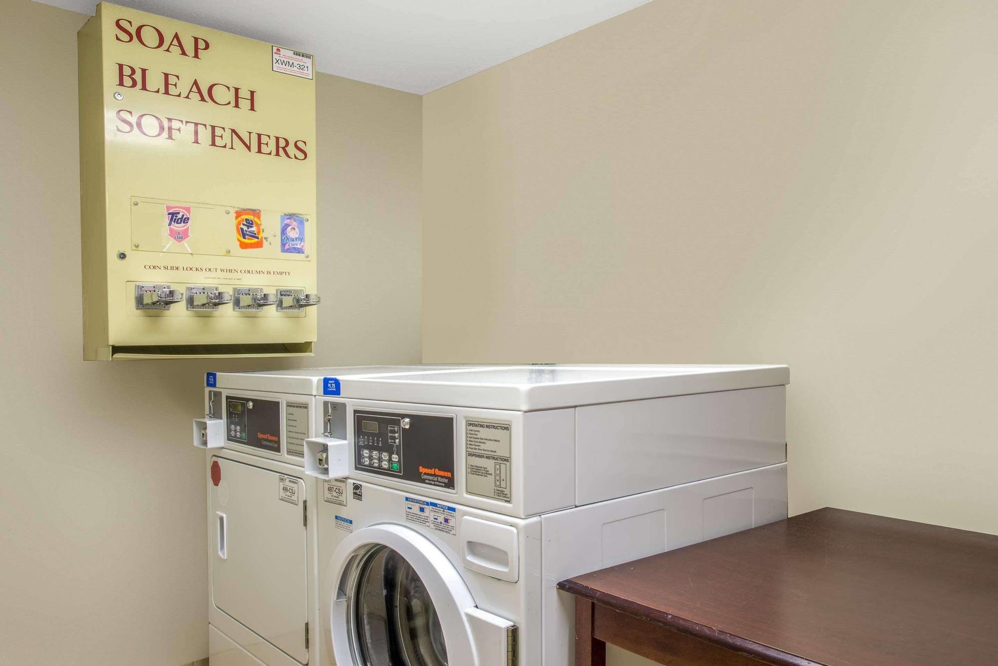 Days Inn By Wyndham Horsham Philadelphia Bagian luar foto