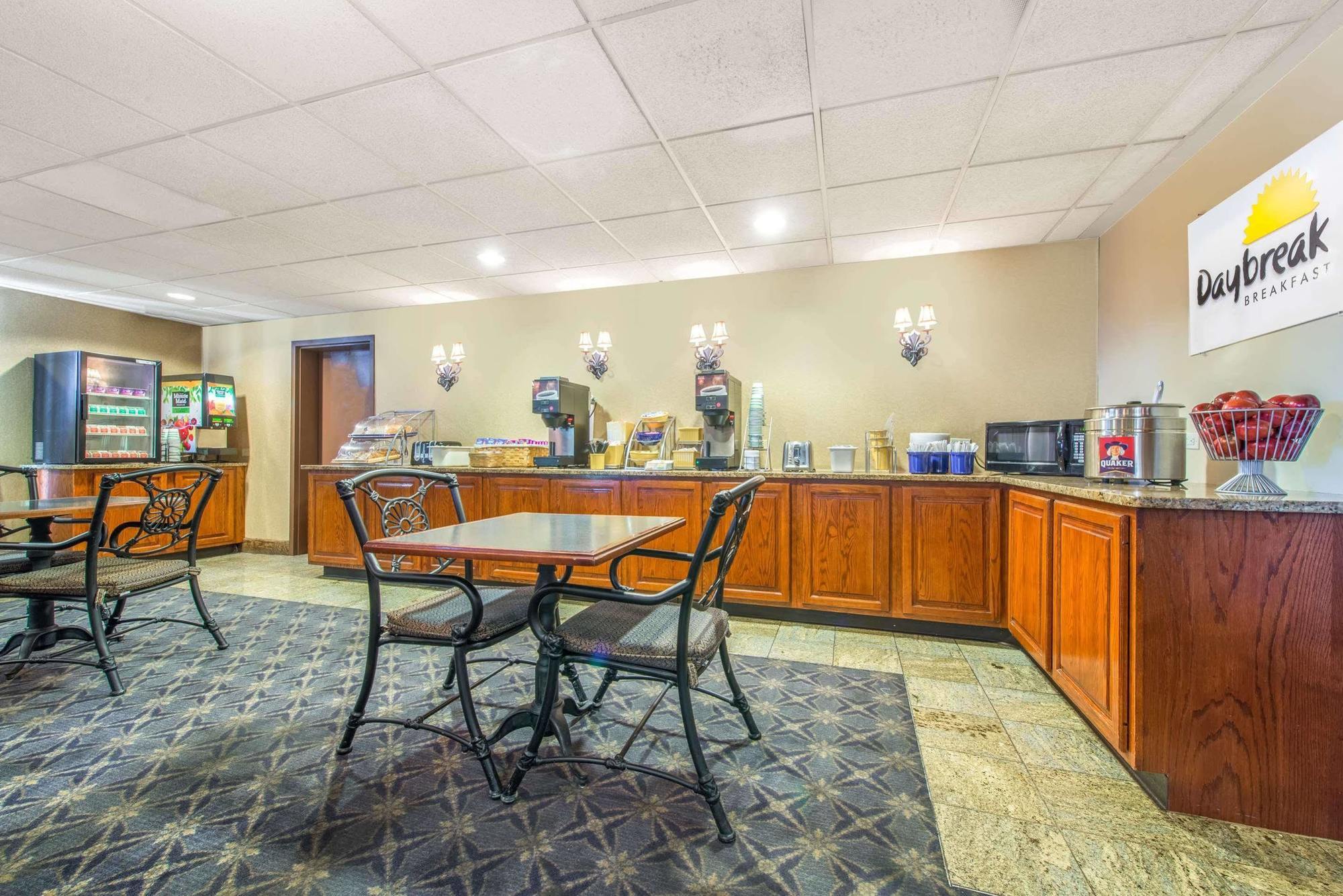 Days Inn By Wyndham Horsham Philadelphia Bagian luar foto
