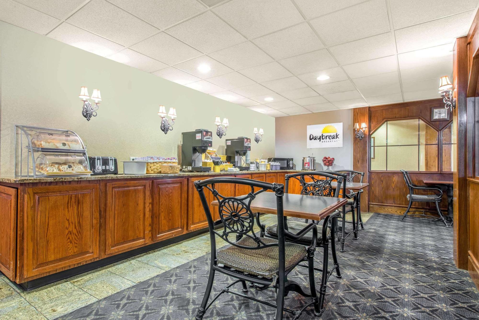 Days Inn By Wyndham Horsham Philadelphia Bagian luar foto