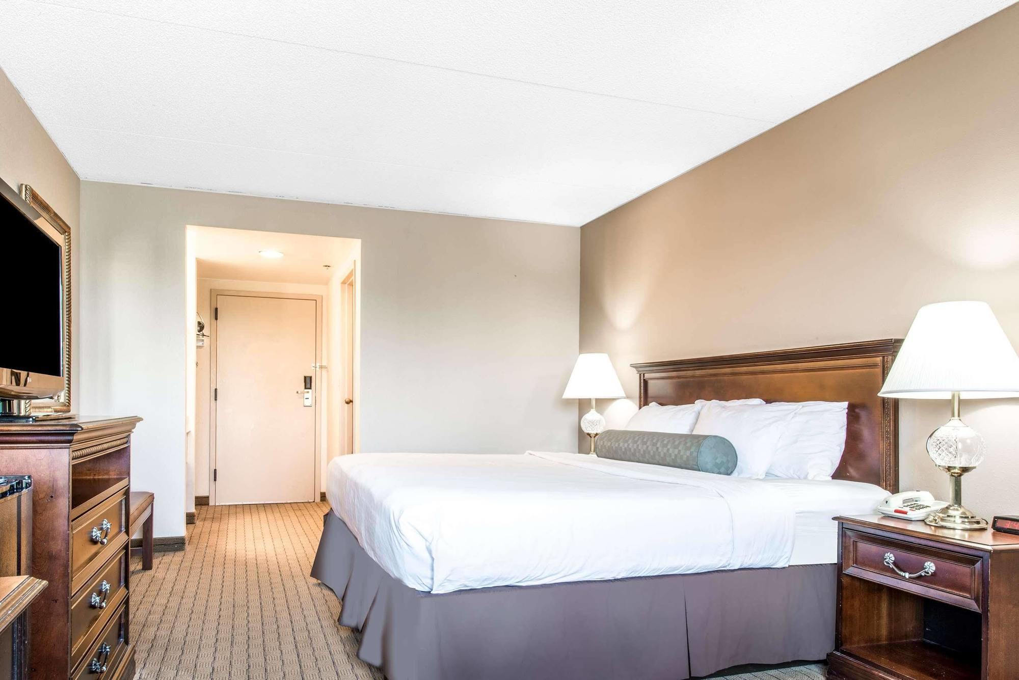 Days Inn By Wyndham Horsham Philadelphia Bagian luar foto
