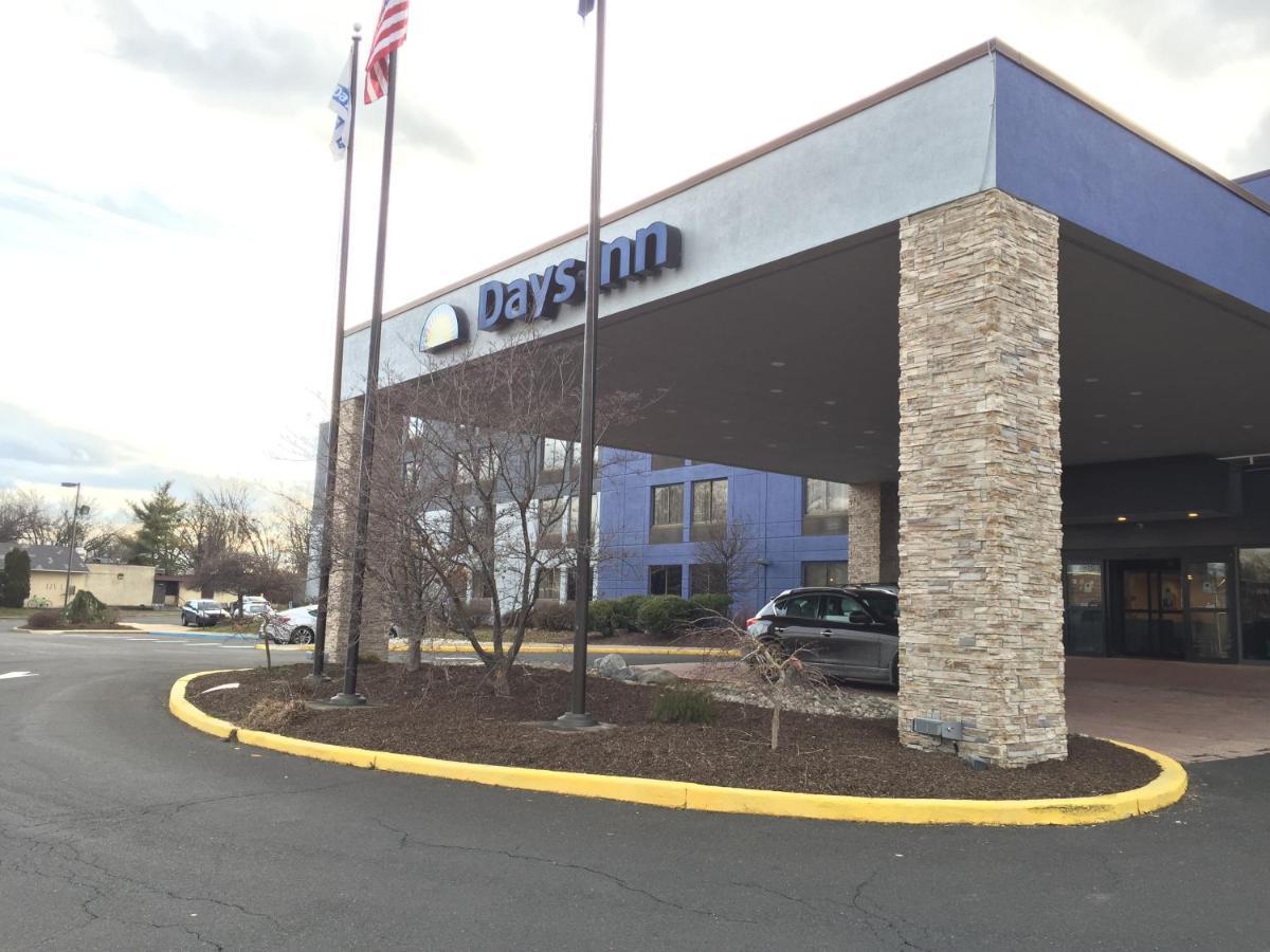 Days Inn By Wyndham Horsham Philadelphia Bagian luar foto