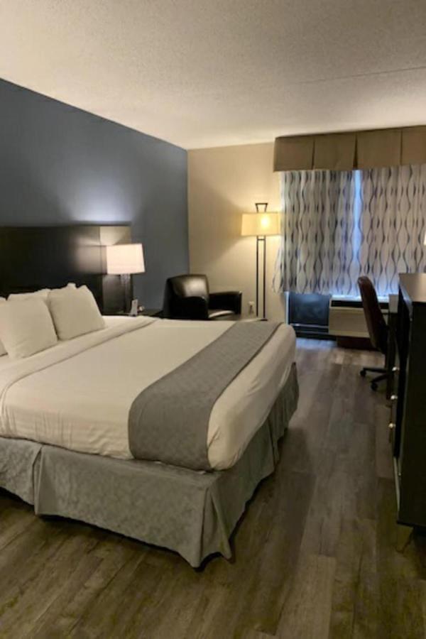 Days Inn By Wyndham Horsham Philadelphia Bagian luar foto
